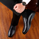 Sapato Comfort DOIS PARES (Marrom e Preto) + Brinde Carteira e Cinto